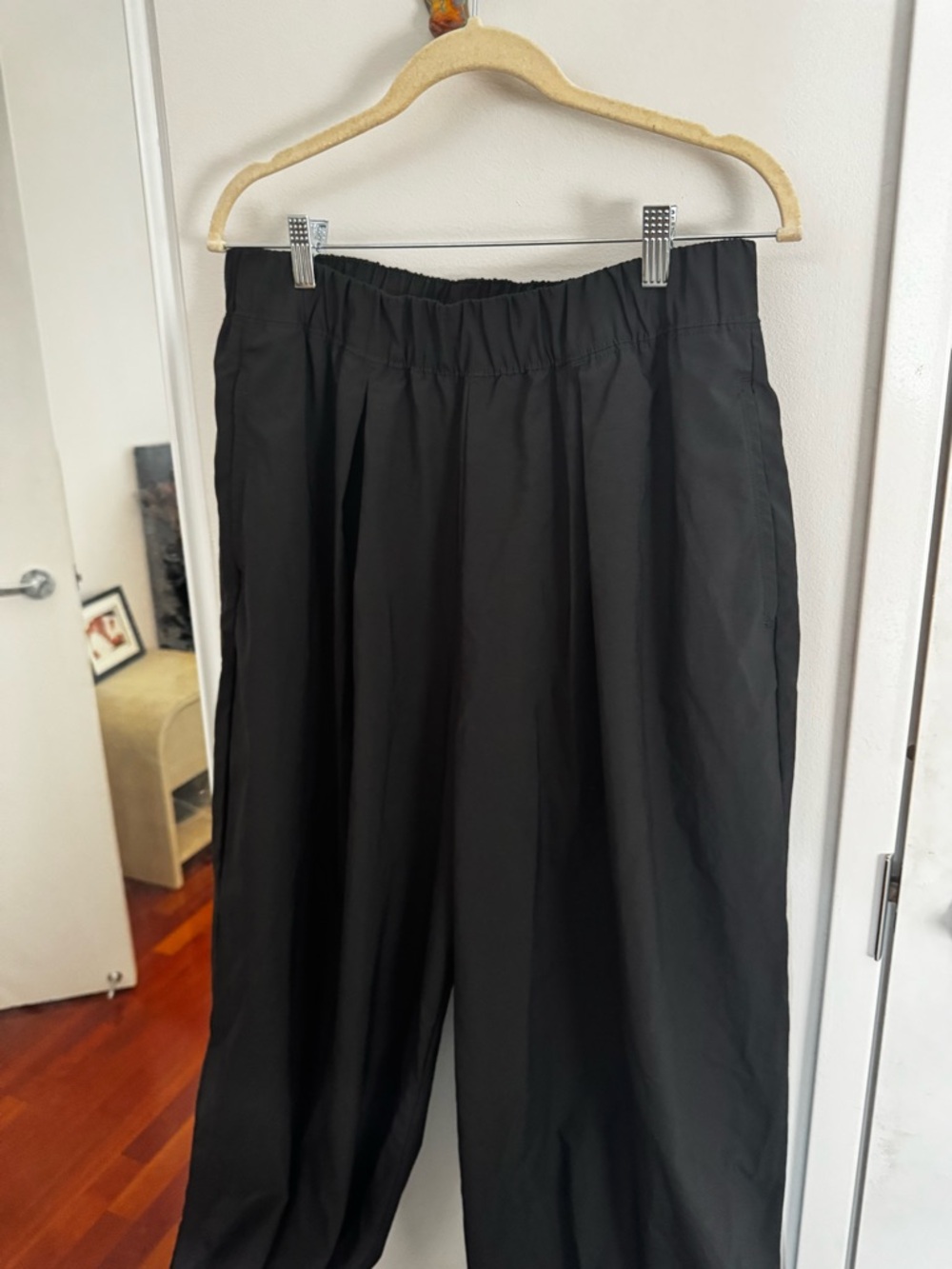 OFFLINE By Aerie Nice Moves Balloon Pant in Black - Picture 7 of 7